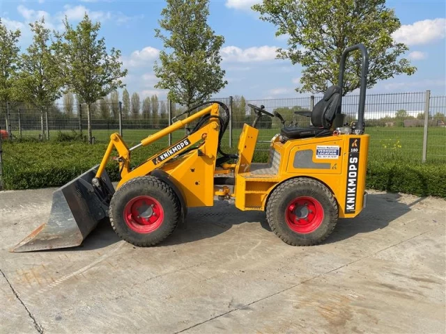 Knikmops KM 180